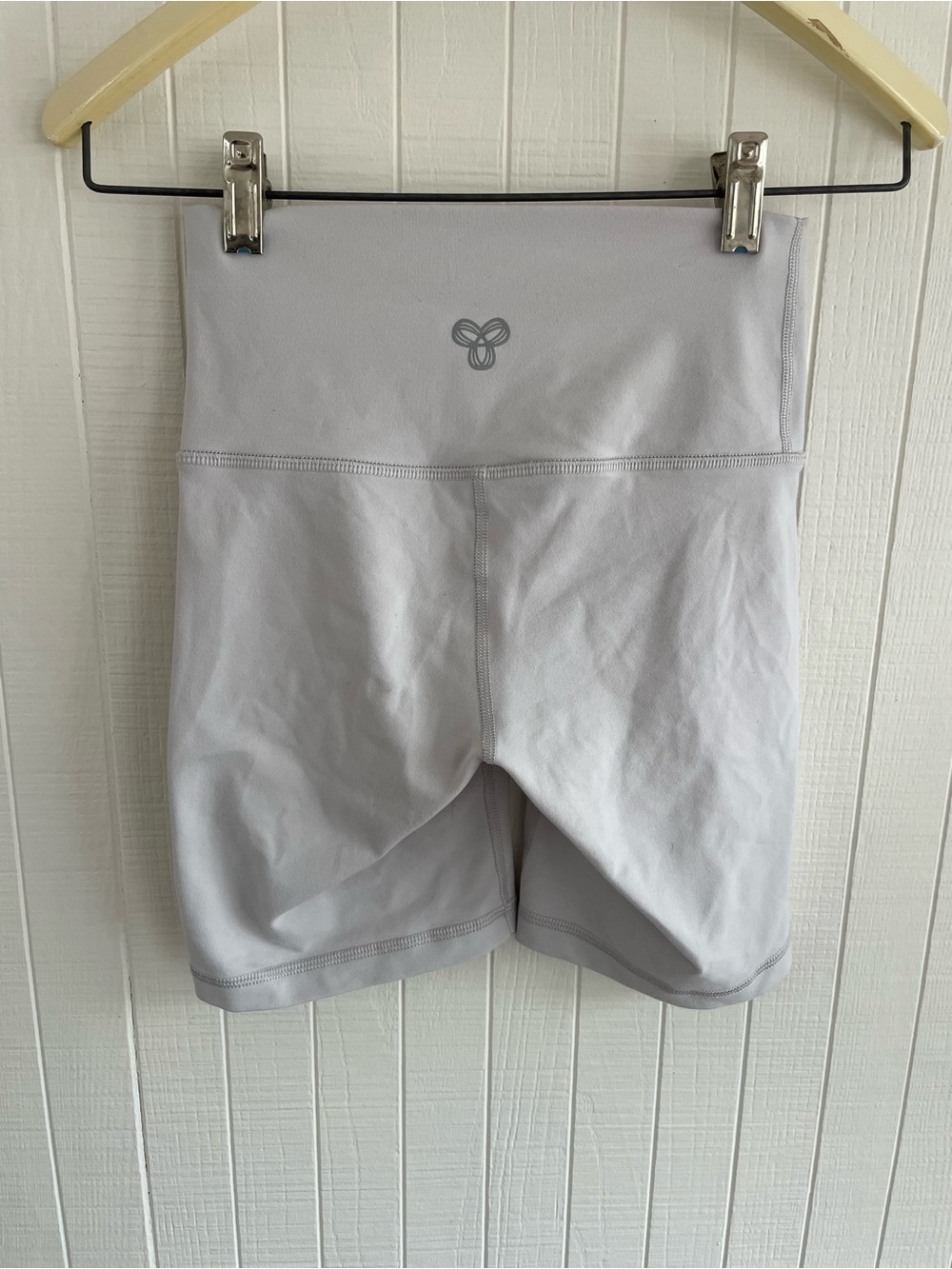 Aritzia TNA Action Set - Tank & Bike Shorts in White/Cloud White - Picture 7 of 9